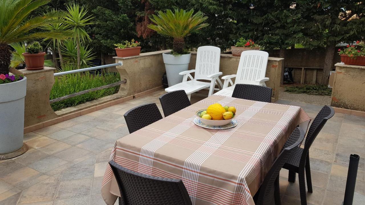 Casa Vacanze Villa Tropia Camastra Exteriör bild