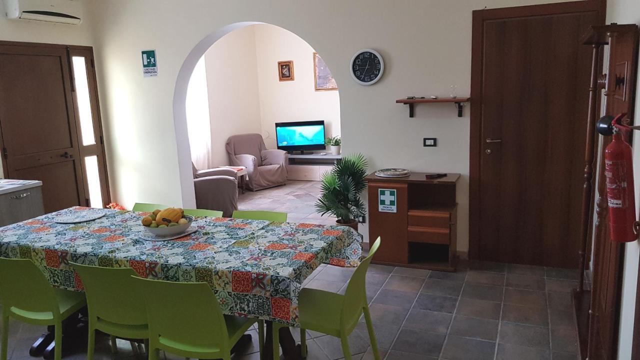Casa Vacanze Villa Tropia Camastra Exteriör bild
